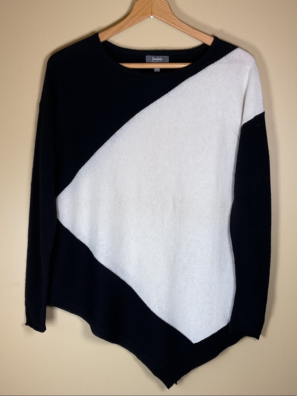 Neiman Marcus Black and White 100% Cashmere Asymmetric Crewneck Sweater Size M